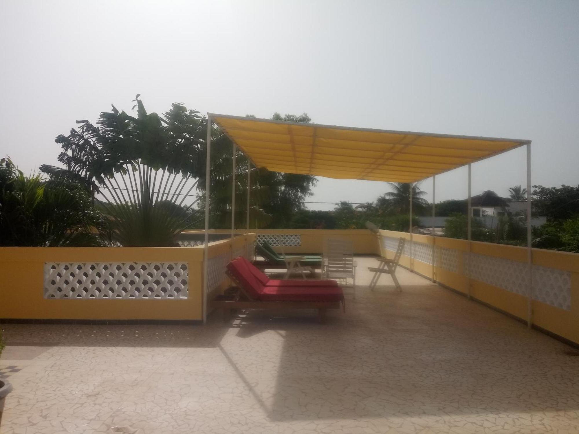 Keur Diam - Maison De La Paix Saly Portudal Esterno foto