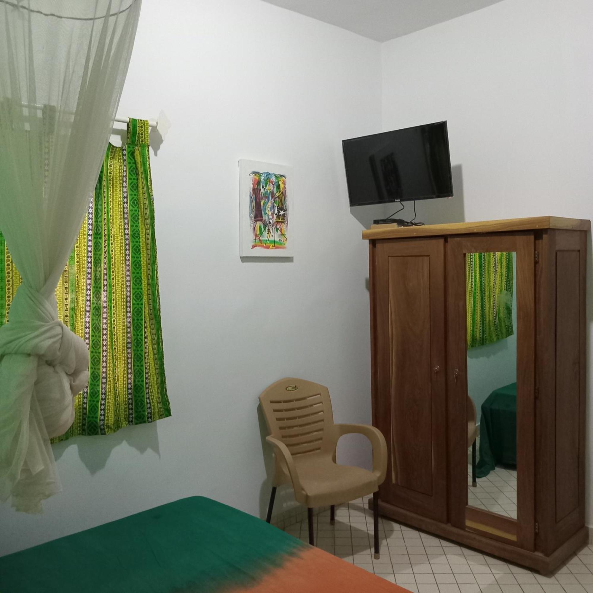 Keur Diam - Maison De La Paix Saly Portudal Esterno foto