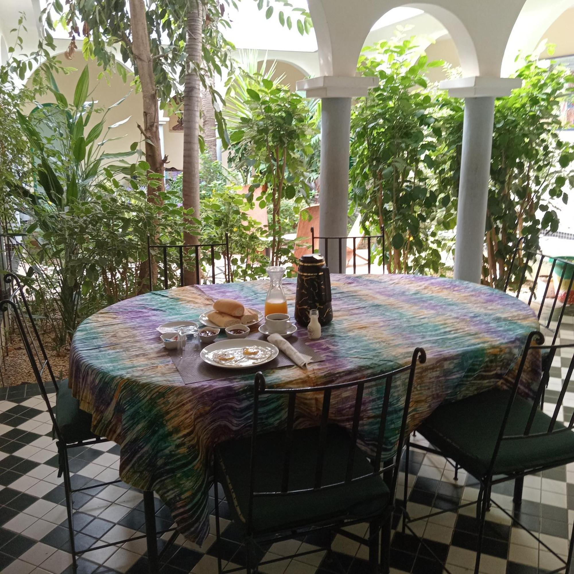 Keur Diam - Maison De La Paix Saly Portudal Esterno foto
